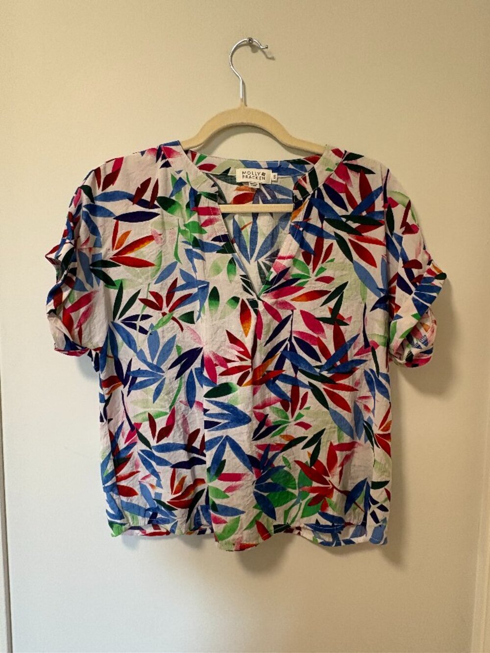 Molly Bracken Popover Top Floral Leaf Colourful V-Neck Size Small Cuffed Sleeve